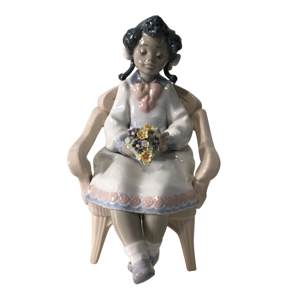 LLADRO BLACK LEGACY GIRL SITTING PRETTY